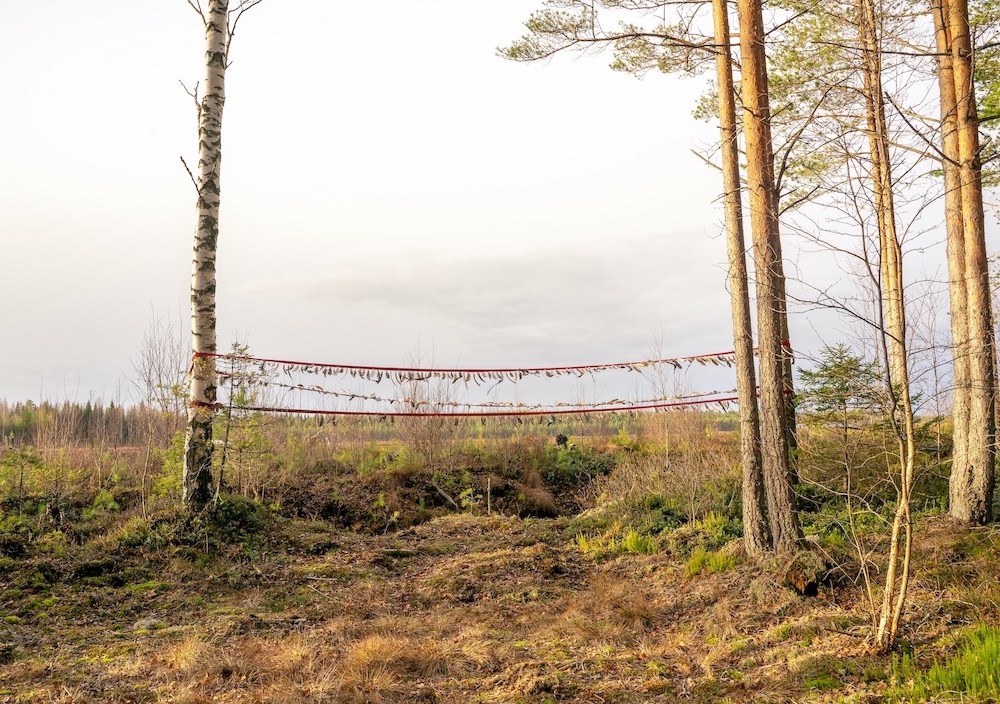 Feather banner at the edge of the former marshland that is now a peat mine at Läntineva, Ylistaro.jpg